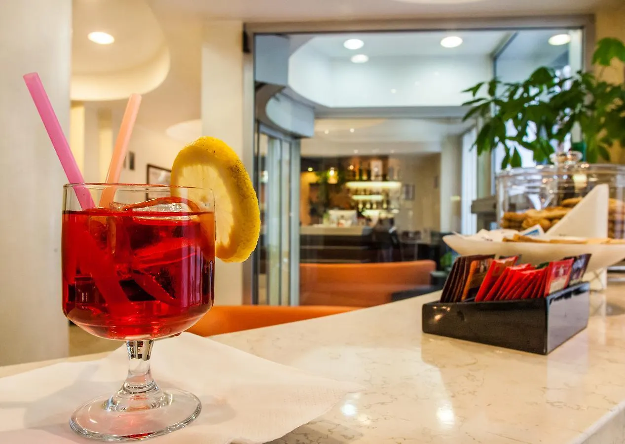 ***  מילאנו Hotel Del Corso איטליה